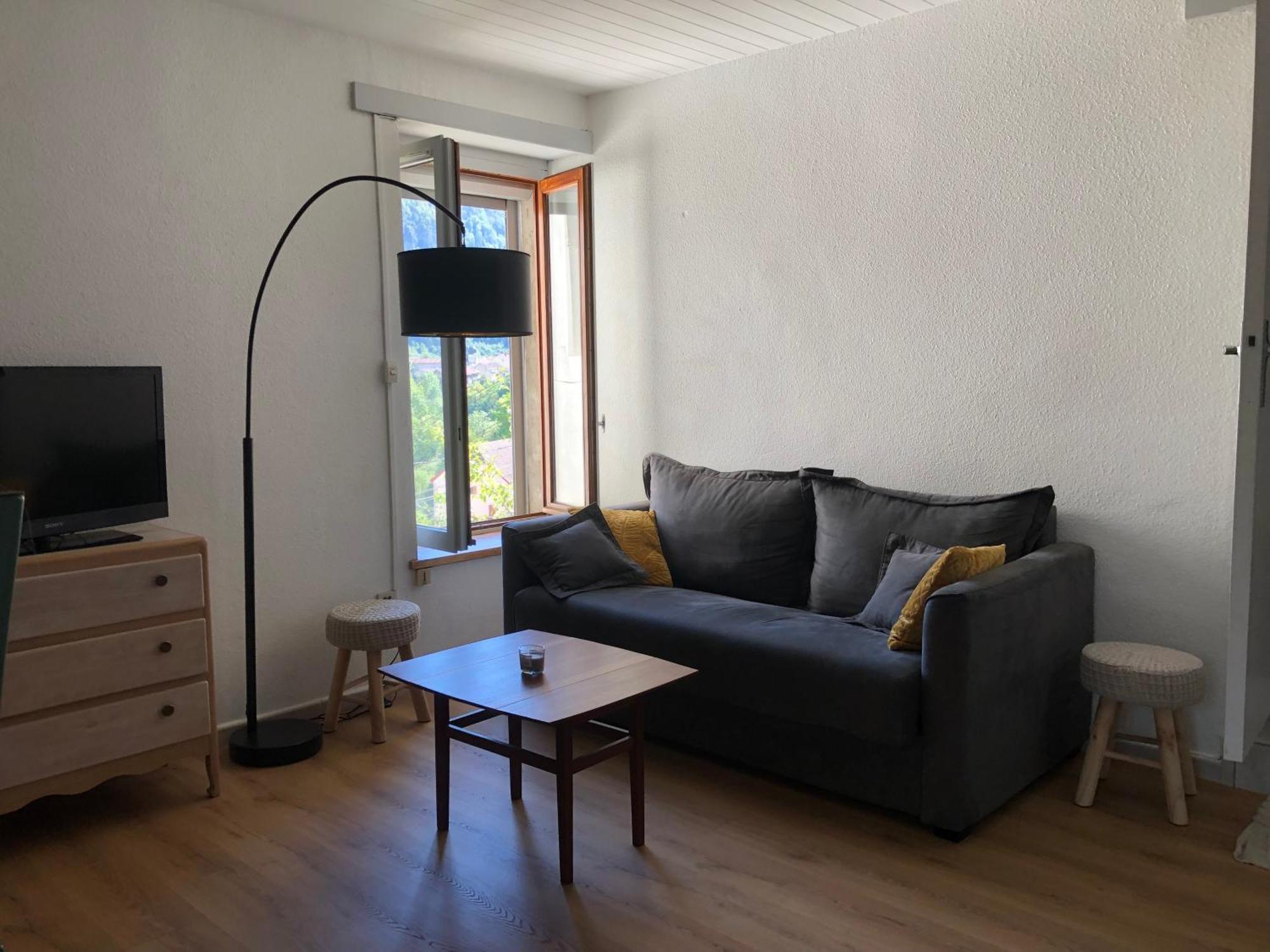 Appartement T2 Avec Terrasse Calme Et Ensoleillee à Saint-Claude Extérieur photo