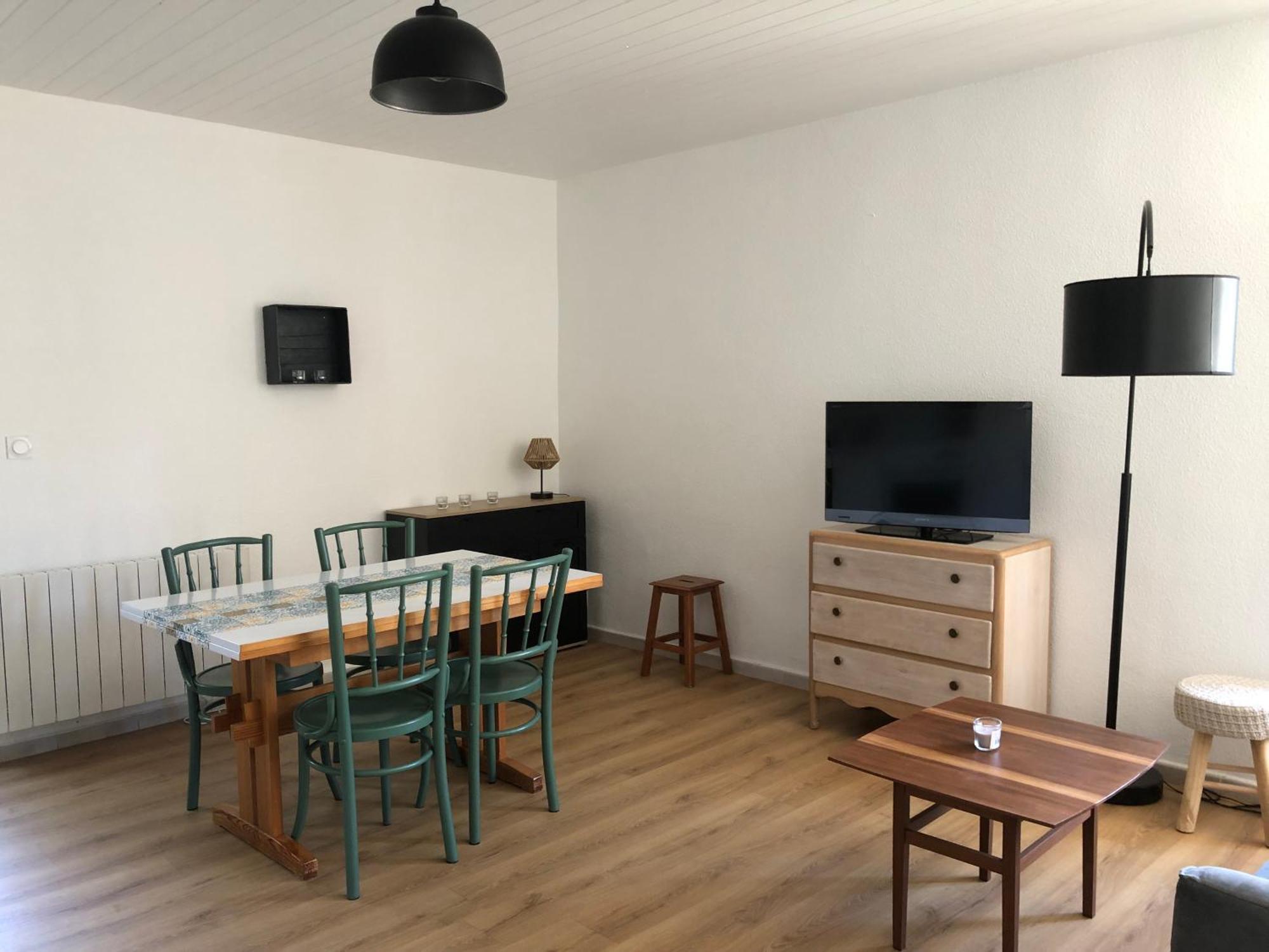 Appartement T2 Avec Terrasse Calme Et Ensoleillee à Saint-Claude Extérieur photo